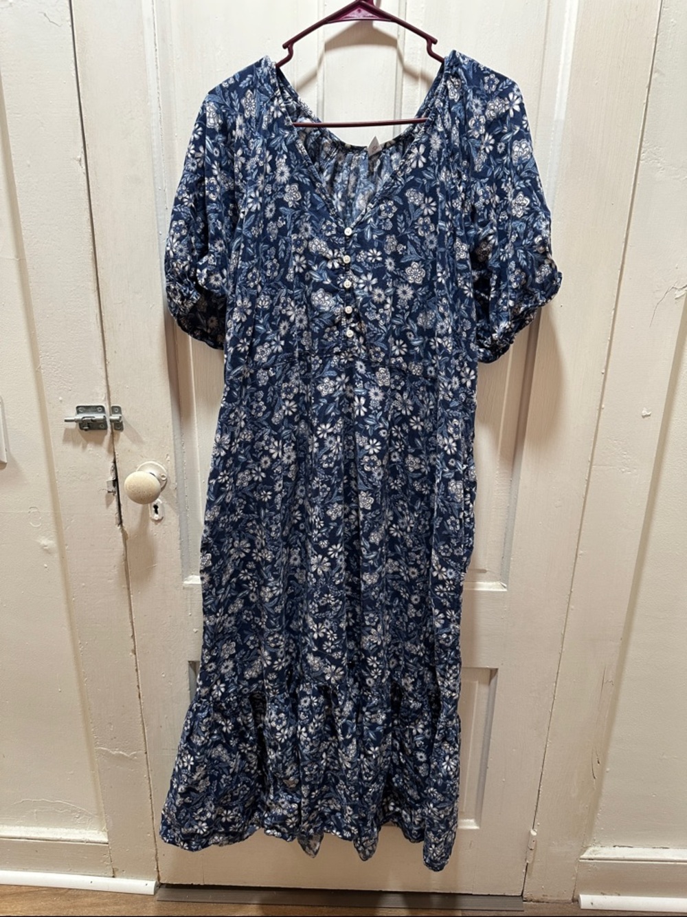 Old Navy Navy and White Floral Maxi Dress with pockets